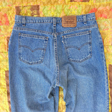 Load image into Gallery viewer, Vintage 90&#39;s Levi&#39;s White Tab 950&#39;s Medium Wash Relaxed Fit Tapered Leg Jeans
