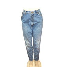 Load image into Gallery viewer, Vintage 90&#39;s Wrangler for Women Straight Leg Light Wash Mom Jeans | Size: 12x32
