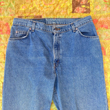 Load image into Gallery viewer, Vintage 90&#39;s Levi&#39;s White Tab 950&#39;s Medium Wash Relaxed Fit Tapered Leg Jeans

