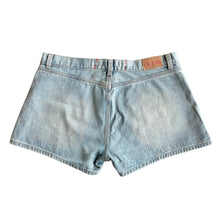 Load image into Gallery viewer, Vintage Guess Light Wash Denim Shorts | Size: 31
